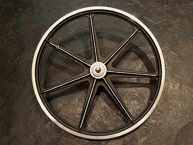 MorrisMag-wheel
